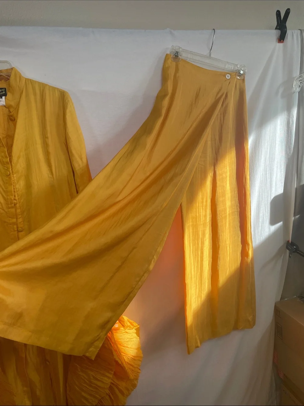 100 % silk 3 pc ruffle Sabina Bach Palm Desert CA dress bell sleeve tank pants